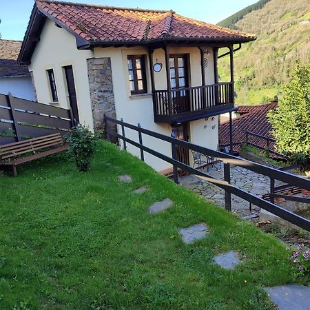 Villa La Casina De Santulaya à Cangas De Narcea Extérieur photo