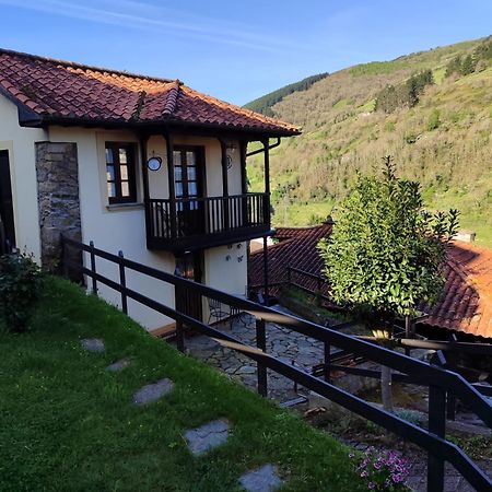 Villa La Casina De Santulaya à Cangas De Narcea Extérieur photo