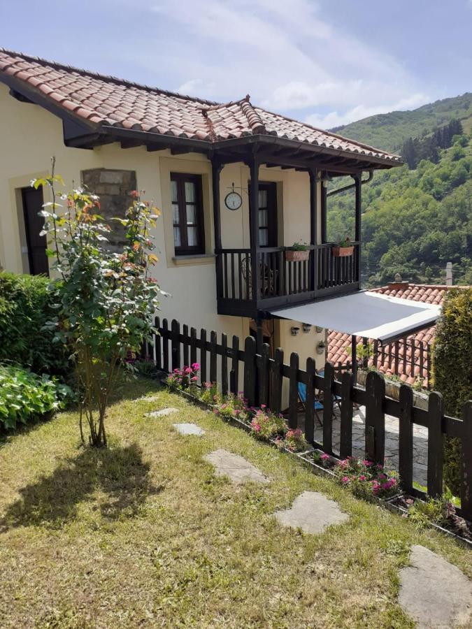 Villa La Casina De Santulaya à Cangas De Narcea Extérieur photo