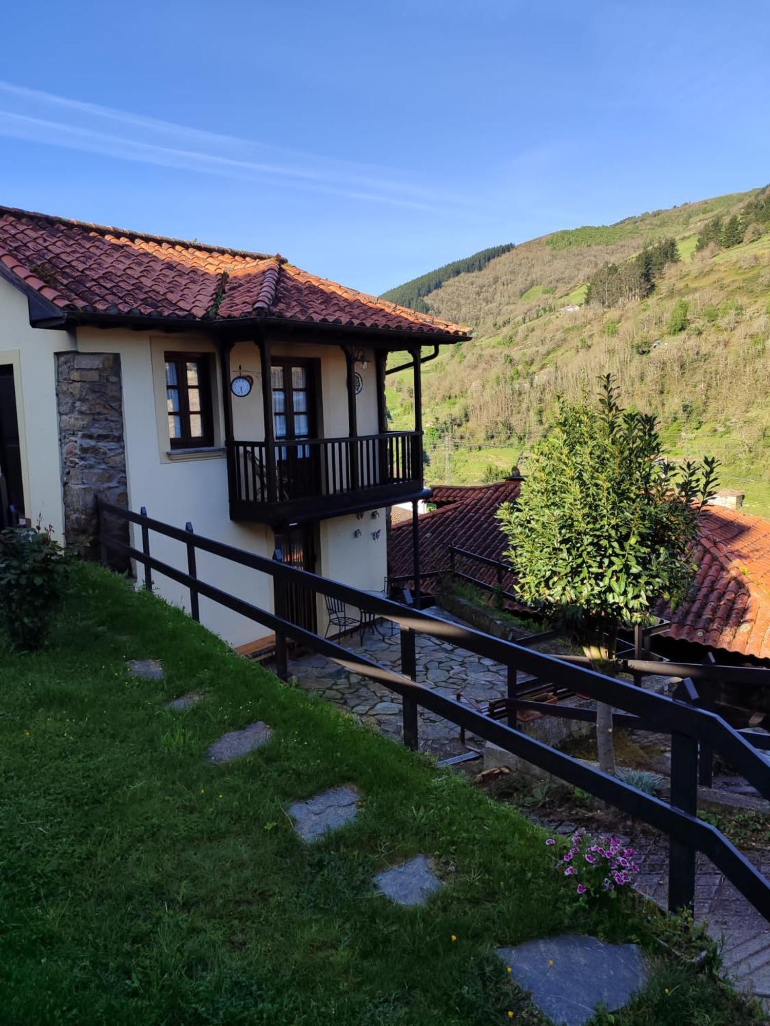 Villa La Casina De Santulaya à Cangas De Narcea Extérieur photo