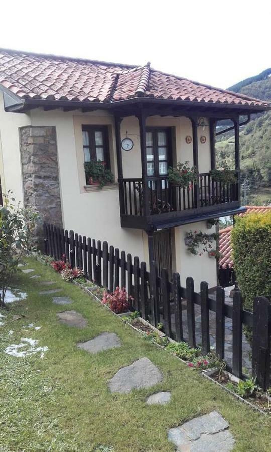 Villa La Casina De Santulaya à Cangas De Narcea Extérieur photo